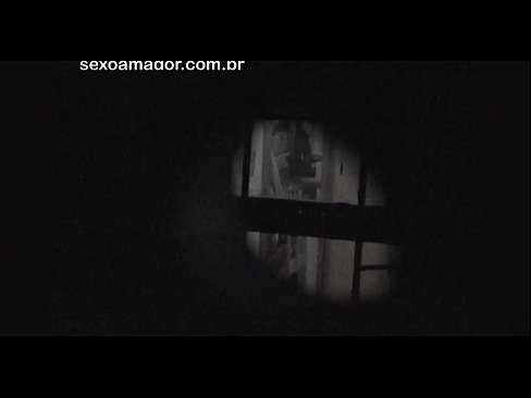 ❤️ Blondi saa salaa videokuvaa naapuruston tirkistelijältä piilossa onttojen tiilien takana ❤️❌ Porno at us ❌❤