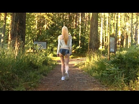❤️ Kaunis nainen liikkuu hitaasti, ei alaston video ❤️❌ Porno at us ❌❤