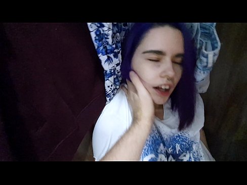 ❤️ Löysin siskoni kaapista ja autoin häntä laukeamaan ❤️❌ Porno at us ❌❤